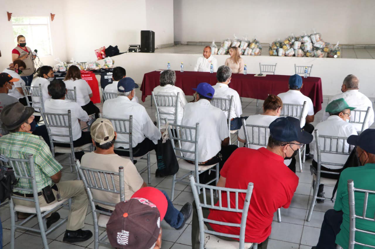 Entrega DIF San Juan de Sabinas apoyos a 72 empacadores voluntarios