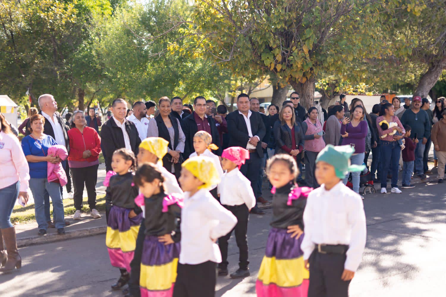 Desarrollan con éxito desfile en la Villa de San Juan de Sabinas